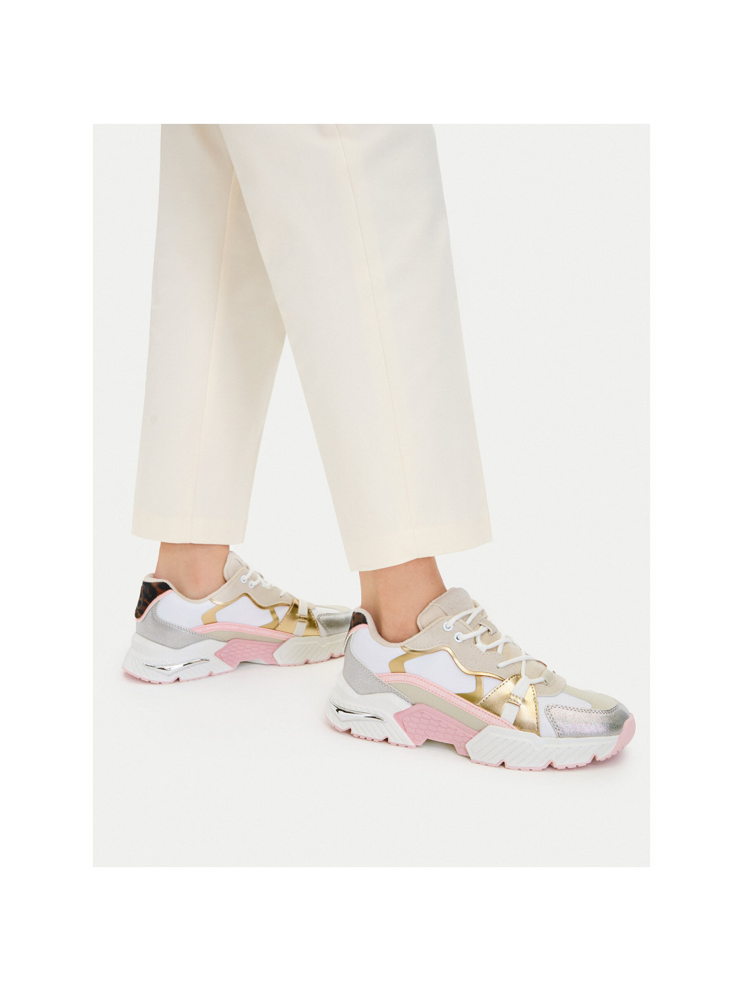 Sneakersy Guess FLJCR7 LEL12 Barevná