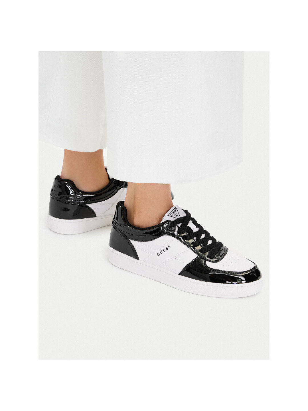 Sneakersy Guess FLPNAM ELE12 Bílá