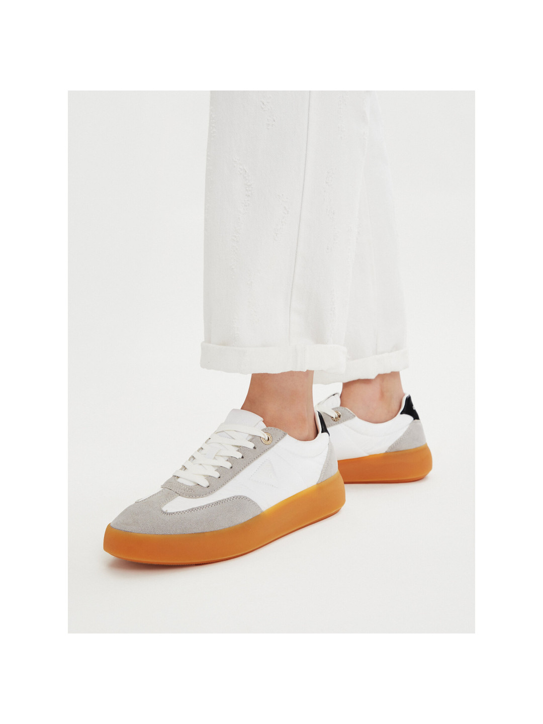 Sneakersy Guess FLPPAR FAB12 Bílá