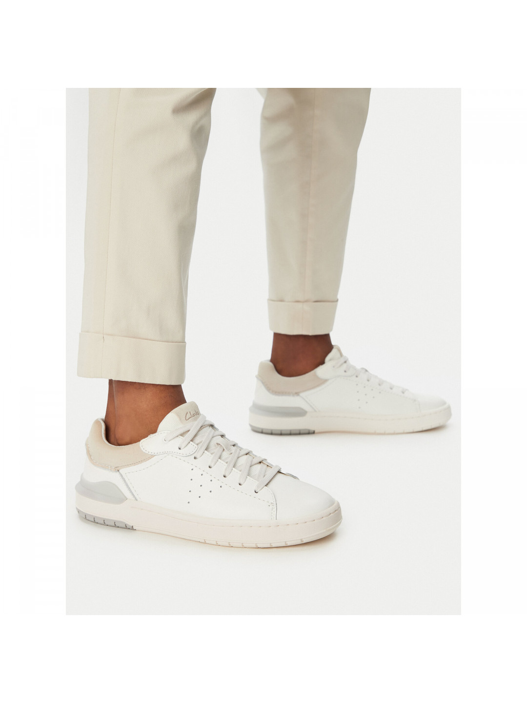 Sneakersy Clarks Courtlite2 Run 26181325 Bílá